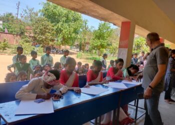 Brushing Dreams: Pankhuri’s art workshop empowers underprivileged children