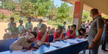 Brushing Dreams: Pankhuri’s art workshop empowers underprivileged children