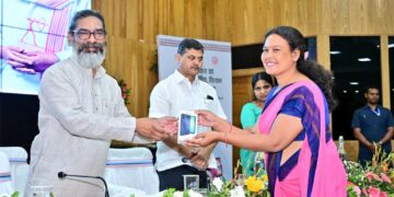 Jharkhand CM’s advice to Anganwadi workers: Use smartphones safely