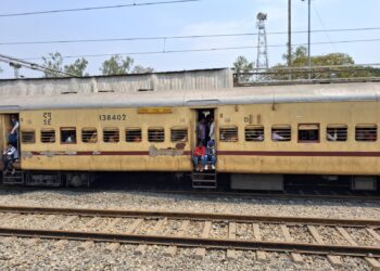 Post-Holi rush surges at Daltonganj railway station
