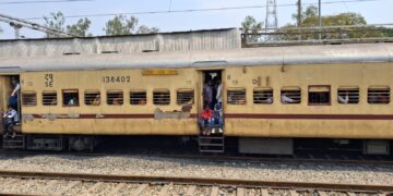 Post-Holi rush surges at Daltonganj railway station