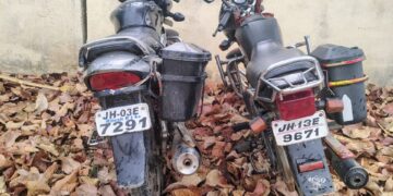 Two opium peddlers nabbed in Latehar