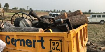 Jharkhand News: Forest-police joint team raids illegal sawmill in Palamu