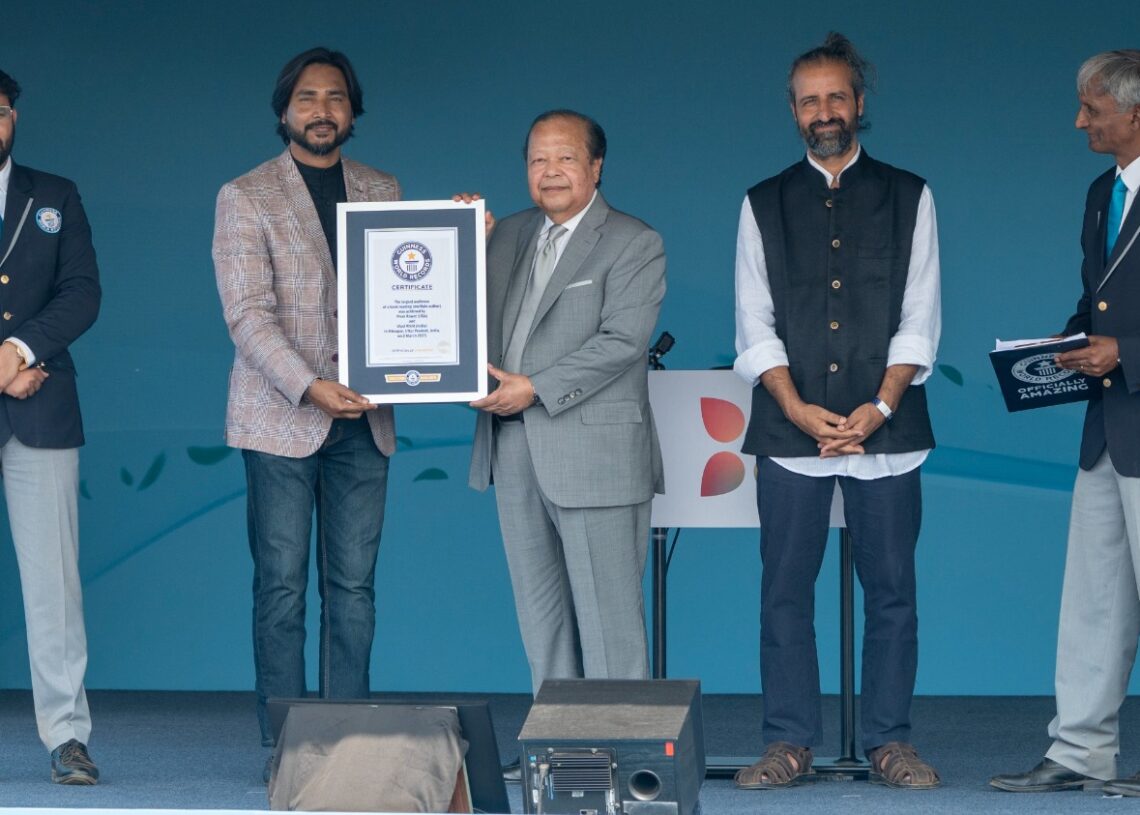 Prem Rawat, Vipul Rikhi set Guinness World Record for largest book reading event