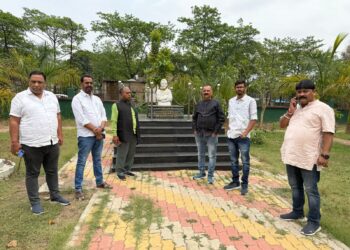 Congress leaders inspect Rajiv Gandhi Senior Citizens Park for March 27 event