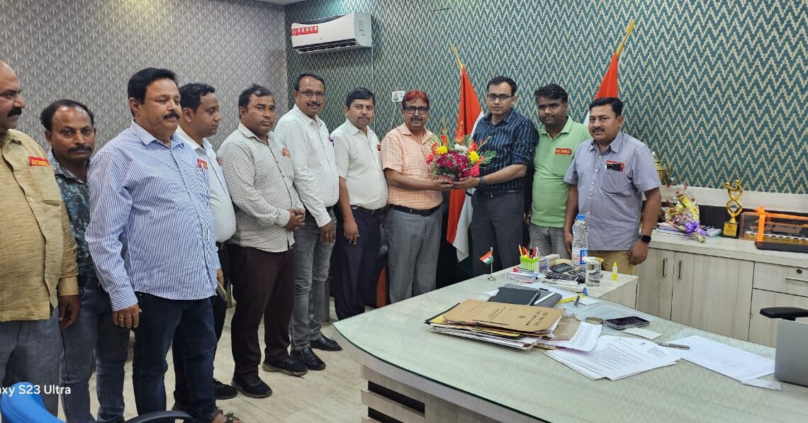 ECRKU delegation meets Sr DCM of Dhanbad Rail Division