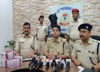 Jharkhand News: Criminal arrested with loaded pistol and chopper Jamshedpur