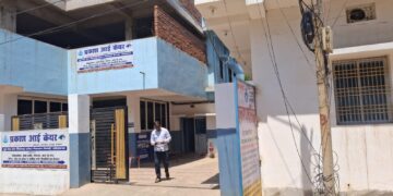 Lack of duty doctor stalls Ayushman services at Prakash Eye Care in Palamu