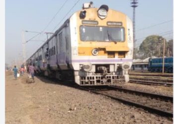Panic aboard MEMU train near Ghatshila as fire breaks out