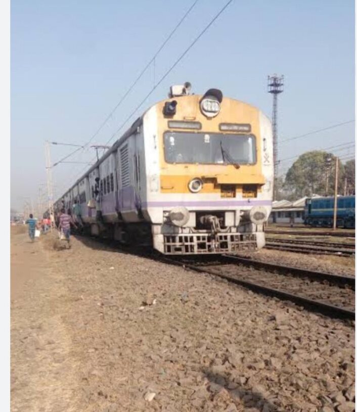 Panic aboard MEMU train near Ghatshila as fire breaks out