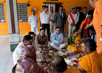 SC judge B.R. Gavai offers prayers at Baba Baidyanath Temple