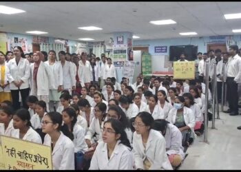 Dumka medical college students protest for basic amenities