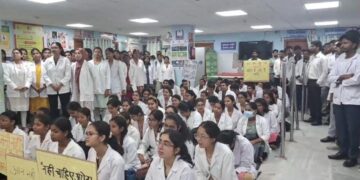 Dumka medical college students protest for basic amenities