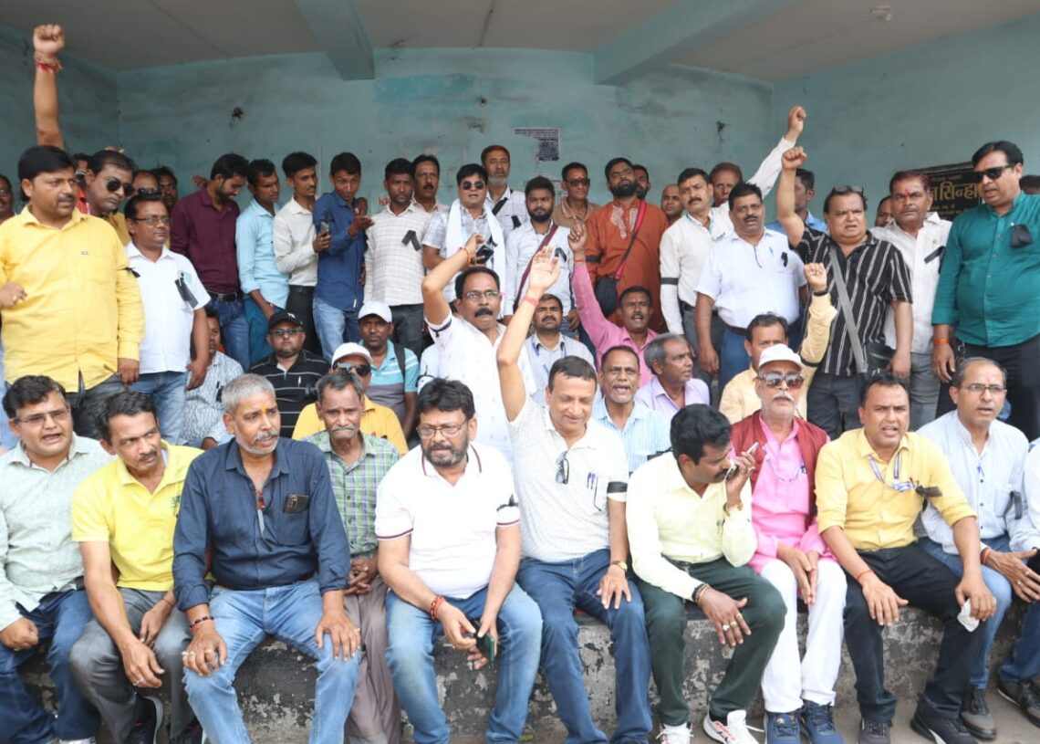 Journalists protest in Dhanbad over assault by Congress leader’s kin