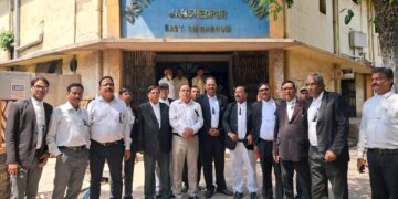 Jamshedpur lawyers wear black ribbons to protest Pahalgam terror attack