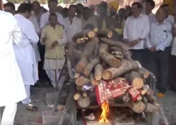 Legendary actor Manoj Kumar cremated with full state honours in Mumbai
