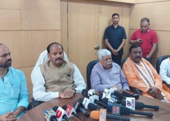 Ex-CM Raghubar Das labels Jharkhand Govt as 'Lootkhand'