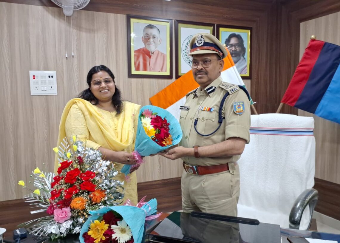Jharkhand News: Naushad Alam takes charge as Palamu range DIG of Police