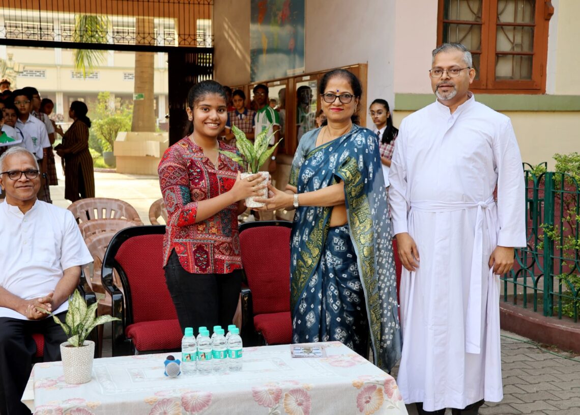 Loyola School felicitates ICSE national topper Shambhavee Jayaswaal