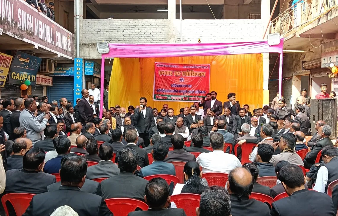 Dhanbad lawyers begin indefinite pen-down strike over parking
