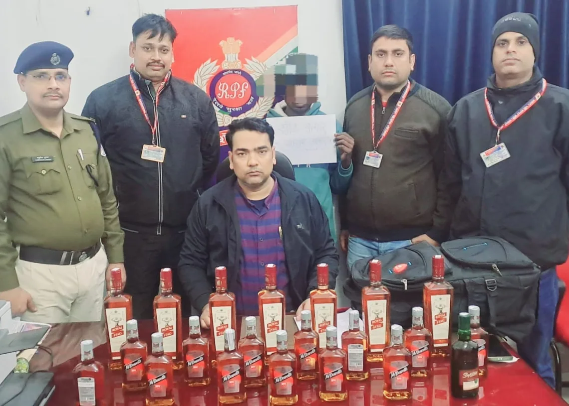 Aurangabad youth caught with 21 bottles of English liquor