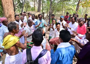 CM Hemant Soren participates in Baha Parv in ancestral village Nemra