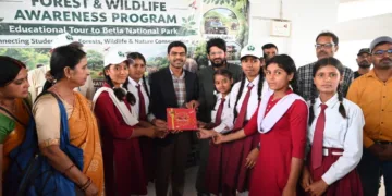 Jharkhand News: Students taken to Betla in forest awareness drive