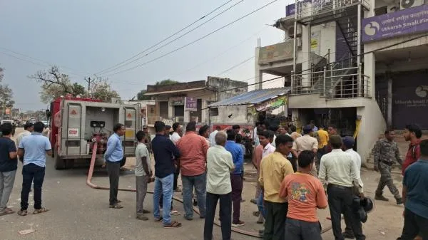 Illegal LPG cylinder blast in Daltonganj injures 4, exposes dangerous storage by rural gas agency