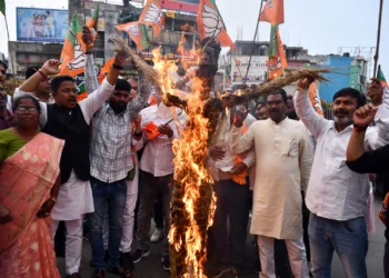 BJP ST Morcha burns Mamata Banerjee effigies over ‘insult’ to President Murmu