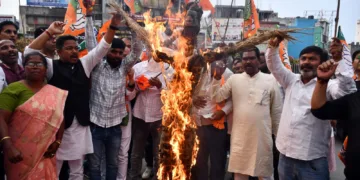 BJP ST Morcha burns Mamata Banerjee effigies over ‘insult’ to President Murmu