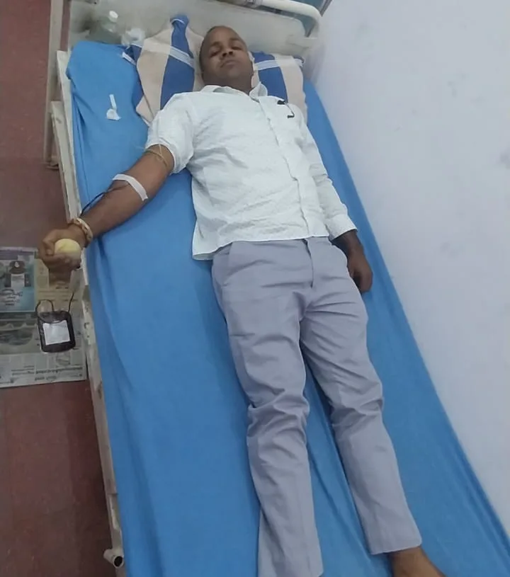 Jharkhand cop donates blood to save child at MMCH Daltonganj