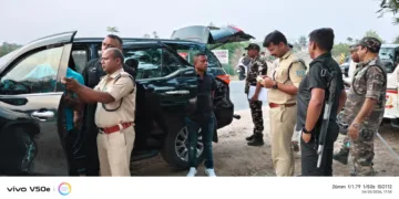 Jharkhand: Police remove black films from ex-gangster’s SUV in Daltonganj