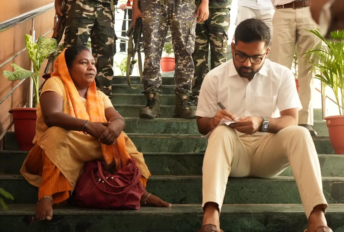 Jharkhand: Palamu DC helps differently-abled woman on staircase, wins praise