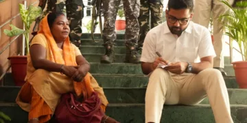 Jharkhand: Palamu DC helps differently-abled woman on staircase, wins praise