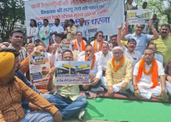 Jharkhand JD(U) MLA Saryu Roy takes on Railways over chronic delays at Tatanagar