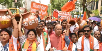 BJP stages ‘pot-breaking’ protest in Ranchi over water and power crisis