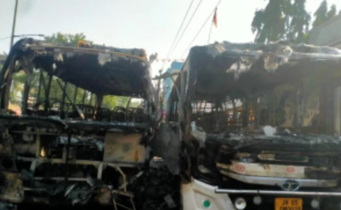 Midnight fire guts two buses in Jamshedpur’s Mango area