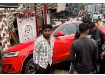 Speeding car crashes into marriage hall in Jamshedpur, major tragedy averted