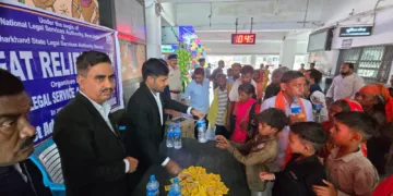 DLSA organises heat relief camp at Daltonganj railway station