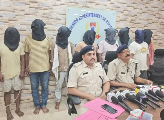 Eight arrested from gambling den in Jamshedpur, ₹35,000 cash seized