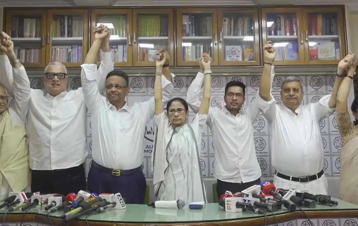 Mamata refuses to step down, calls Bengal mandate “looted”