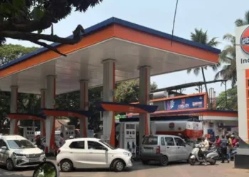 Petrol crosses Rs 105, diesel breaches Rs 100 mark in Jamshedpur