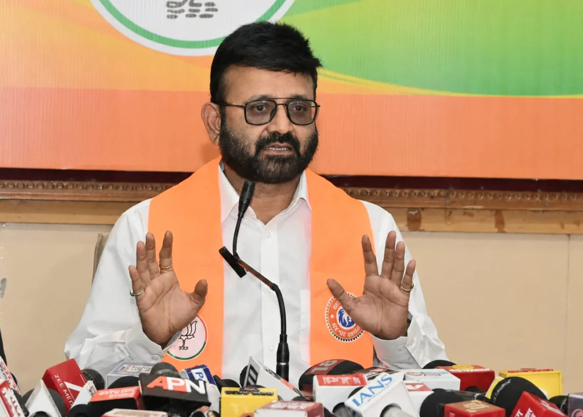 Jharkhand Govt trying to bury ₹10,000 crore treasury scam: BJP