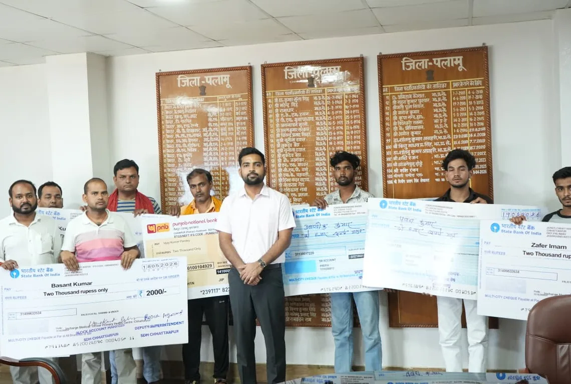 8 Good Samaritans honoured in Palamu for saving road accident victims