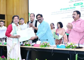 Jharkhand CM gives appointment letters to teachers, Anganwadi supervisors