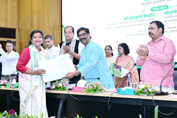 Jharkhand CM gives appointment letters to teachers, Anganwadi supervisors