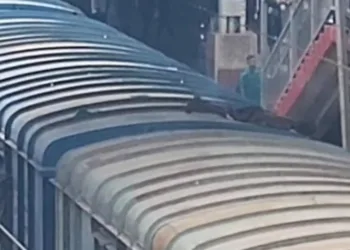 Youth critical after coming in contact with high-voltage wire at Tatanagar rly station
