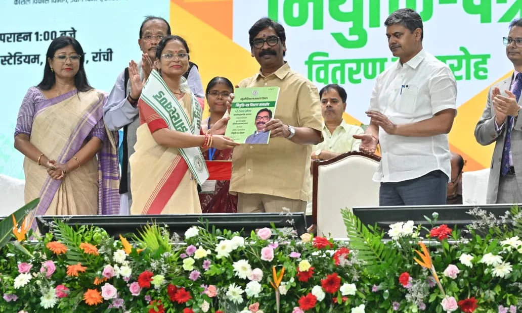 Jharkhand CM Hemant Soren hands appointment letters to 1,042 teachers
