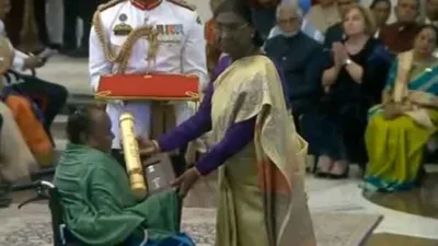 Shibu Soren conferred Padma Bhushan posthumously, wife Rupi Soren receives honour