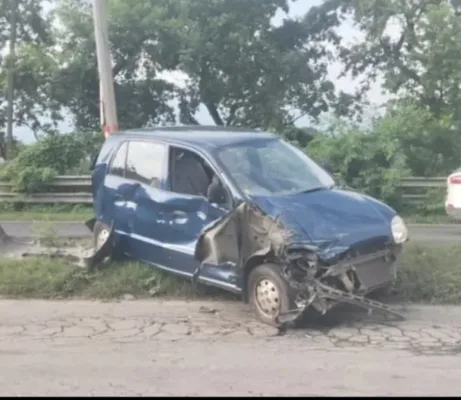 Speeding truck rams car on Jamshedpur’s Marine Drive